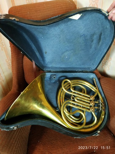 Corno francese strumento - , a